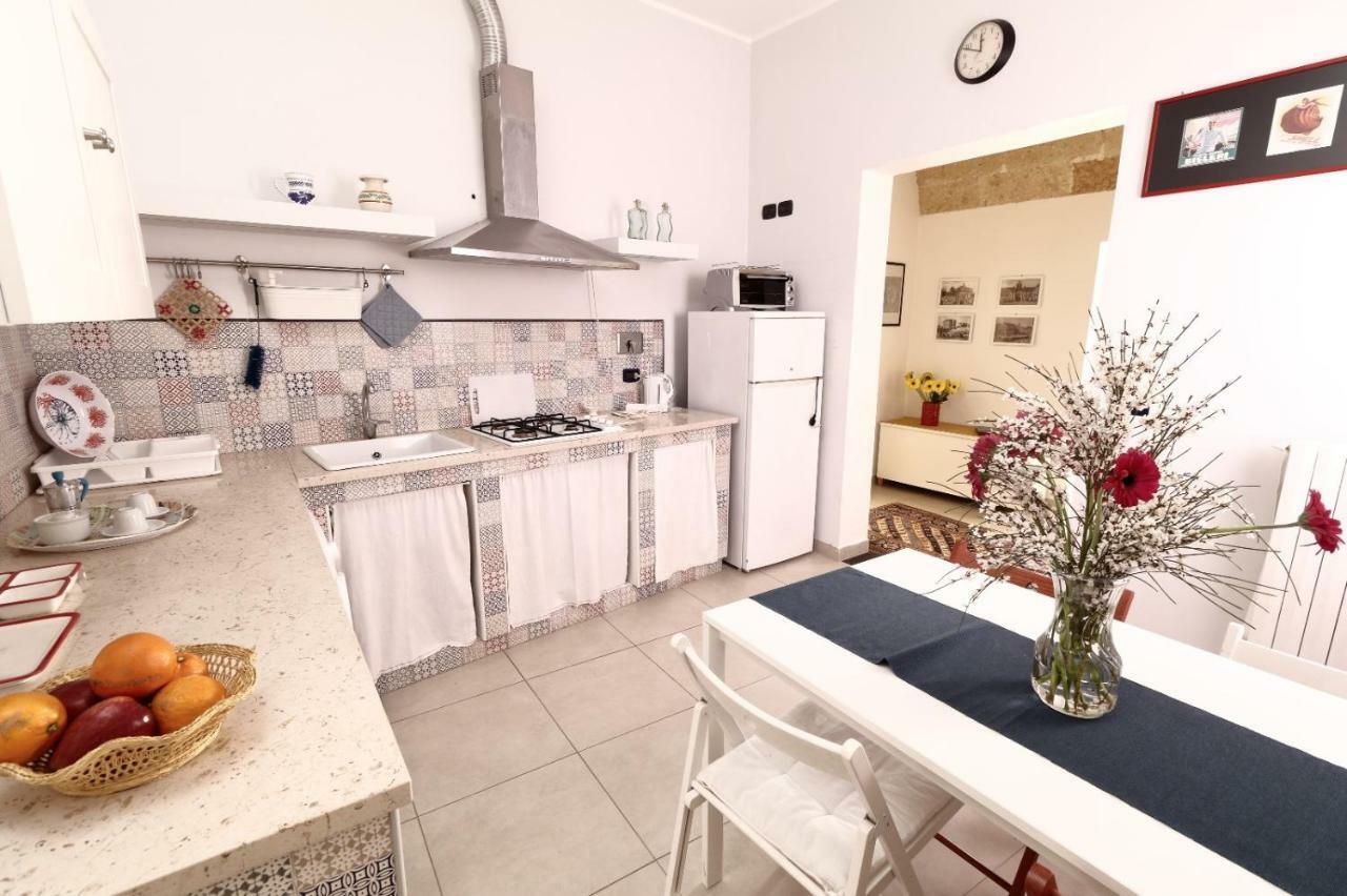 Slow Lecce - Old Town Apartment Sit Kültér fotó